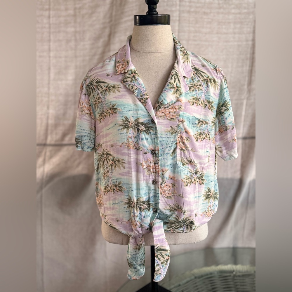 American Eagle Outfitters Pastel Floral Beach Shirt - Lavender, Mint, Peach